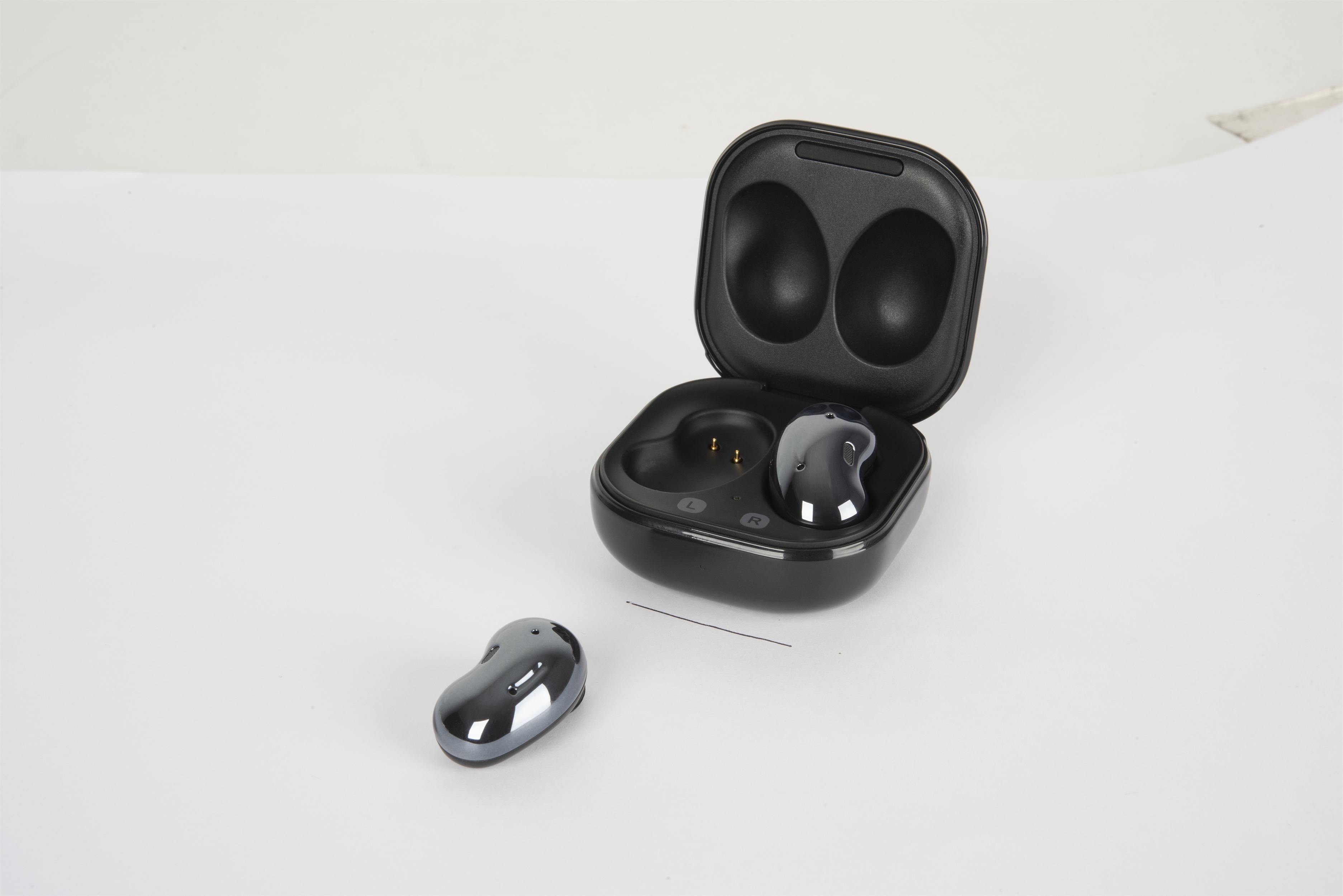 SAMSUNG GALAXY BUDS LIVE SAMSUNG GALAXY BUDS LIVE